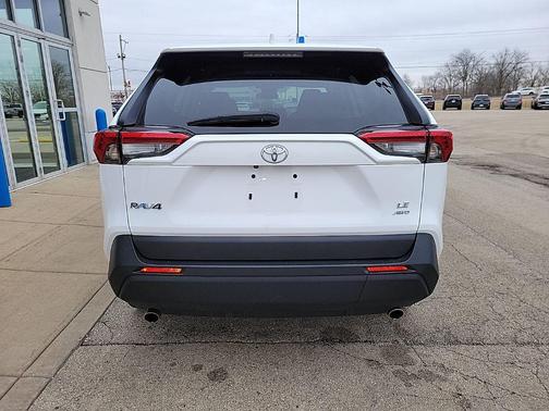 2024 Toyota RAV4 LE