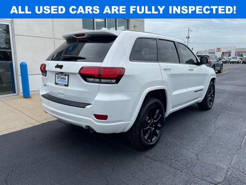 Bright White Clearcoat 2021 Jeep Grand Cherokee Laredo