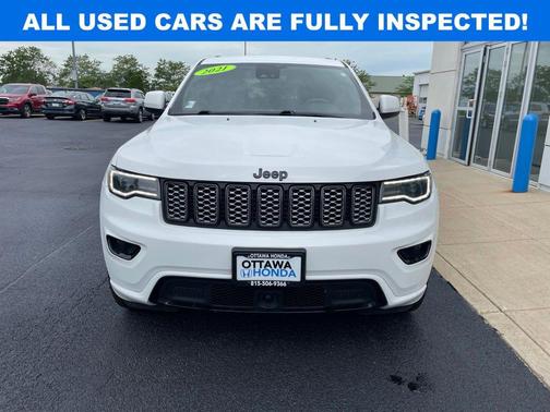 Bright White Clearcoat 2021 Jeep Grand Cherokee Laredo