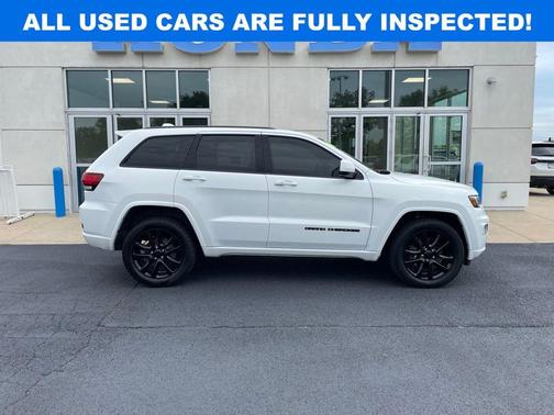 Bright White Clearcoat 2021 Jeep Grand Cherokee Laredo