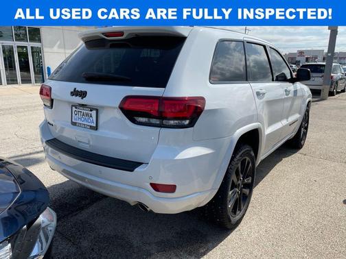 Bright White Clearcoat 2021 Jeep Grand Cherokee Laredo