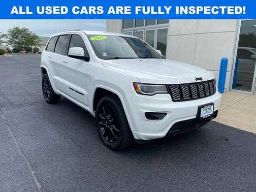 Bright White Clearcoat 2021 Jeep Grand Cherokee Laredo