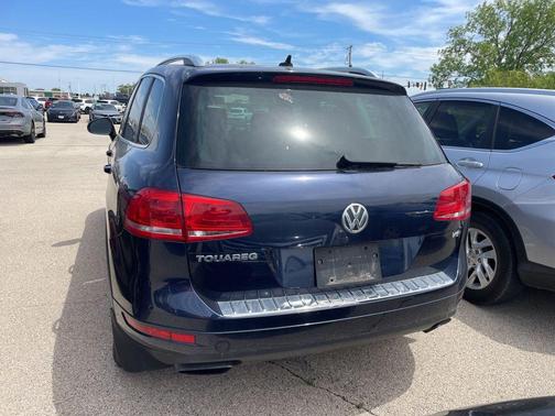 Night Blue 2014 Volkswagen Touareg 3.6L Sport