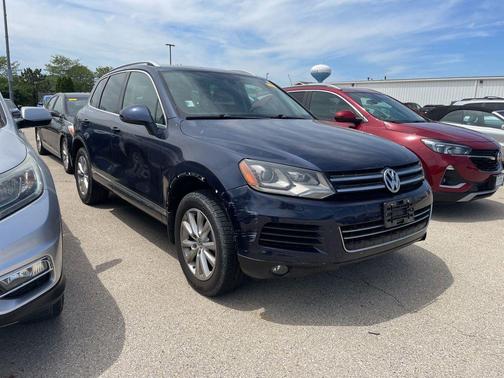 Night Blue 2014 Volkswagen Touareg 3.6L Sport