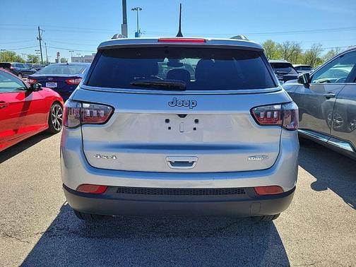 Silver Zynith Metallic Clearcoat 2024 Jeep Compass Latitude
