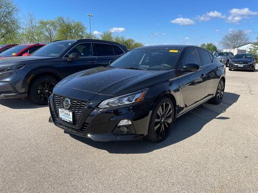 Super Black Clearcoat 2022 Nissan Altima SR FWD