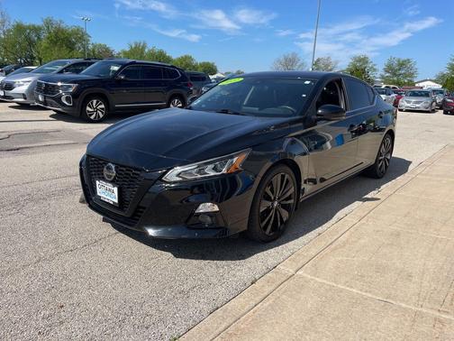 Super Black Clearcoat 2022 Nissan Altima SR FWD