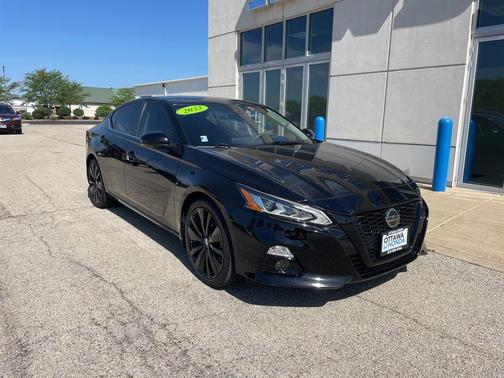 Super Black Clearcoat 2022 Nissan Altima SR FWD