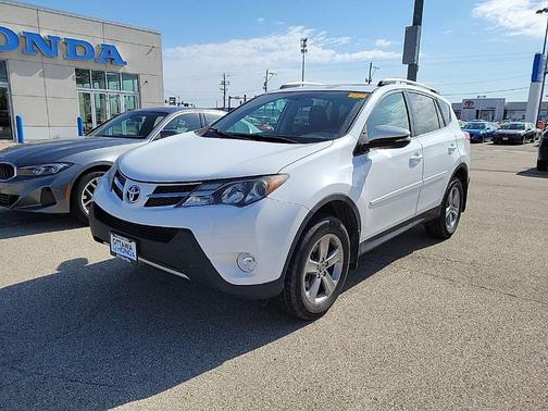 Super White 2015 Toyota RAV4 XLE