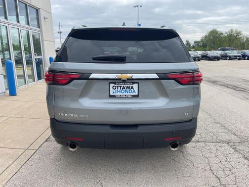 Sterling Gray Metallic 2023 Chevrolet Traverse LT Cloth