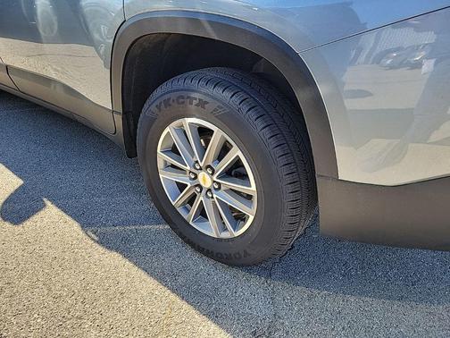 Sterling Gray Metallic 2023 Chevrolet Traverse LT Cloth