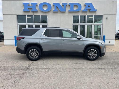 Sterling Gray Metallic 2023 Chevrolet Traverse LT Cloth