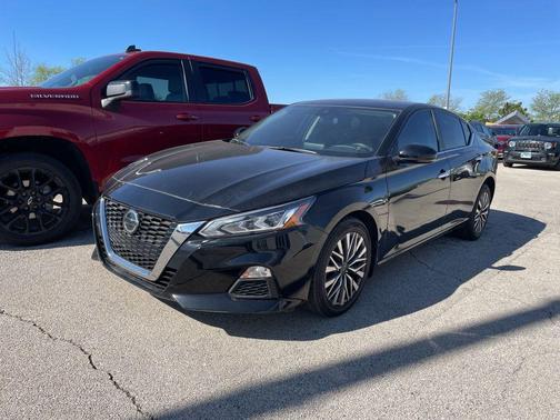 Super Black Clearcoat 2022 Nissan Altima 2.5 SV