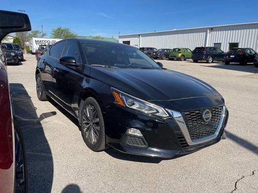 Super Black Clearcoat 2022 Nissan Altima 2.5 SV