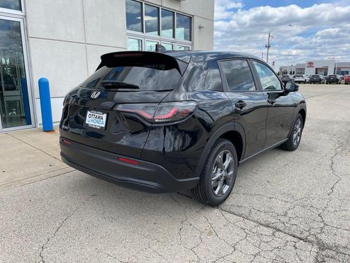 Crystal Black Pearl 2027 Honda HR-V LX