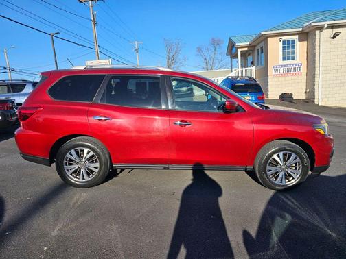 2017 Nissan Pathfinder SV