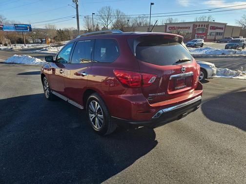 2017 Nissan Pathfinder SV