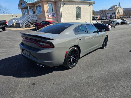 2017 Dodge Charger SE