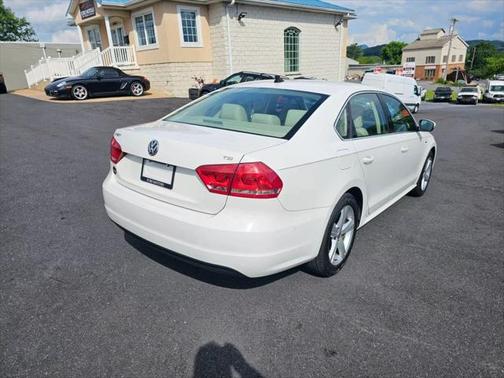 2015 Volkswagen Passat 1.8T Limited Edition