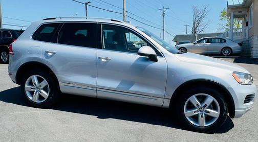 2012 Volkswagen Touareg VR6 Lux