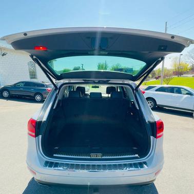 2012 Volkswagen Touareg VR6 Lux