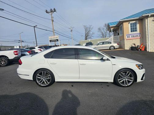 2018 Volkswagen Passat 2.0T R-Line