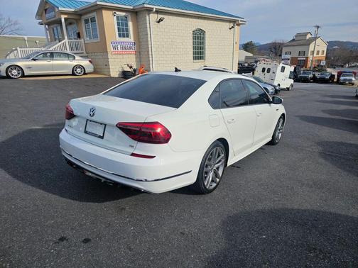 2018 Volkswagen Passat 2.0T R-Line