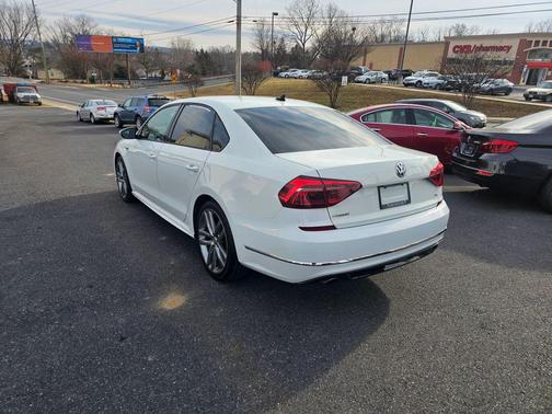2018 Volkswagen Passat 2.0T R-Line