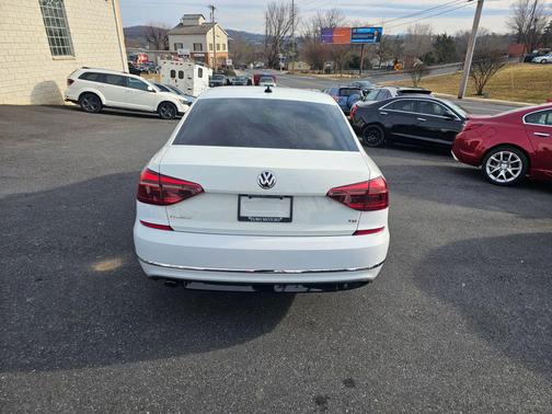 2018 Volkswagen Passat 2.0T R-Line