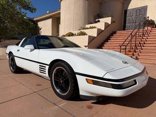 Arctic White 1992 Chevrolet Corvette Base