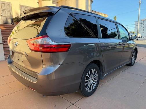 2020 Toyota Sienna XLE Premium