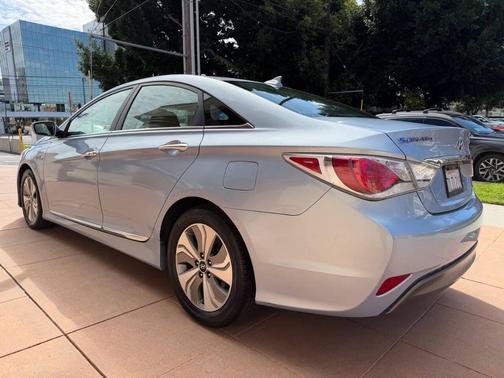2015 Hyundai SONATA Hybrid Limited