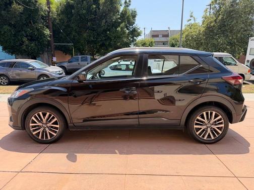 Super Black 2021 Nissan Kicks SV
