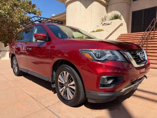 2017 Nissan Pathfinder SV