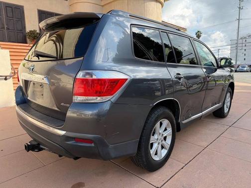 2012 Toyota Highlander SE