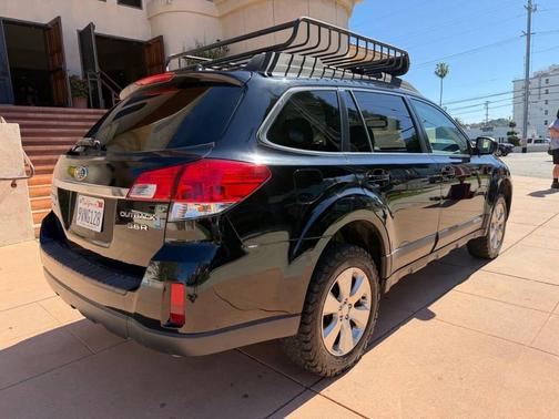 2011 Subaru Outback 3.6 R Limited