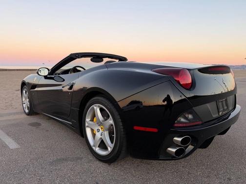 2010 Ferrari California Base