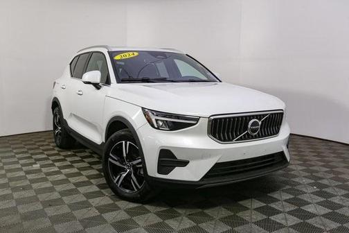 2024 Volvo XC40 B5 Core