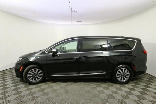 2023 Chrysler Pacifica Hybrid Limited
