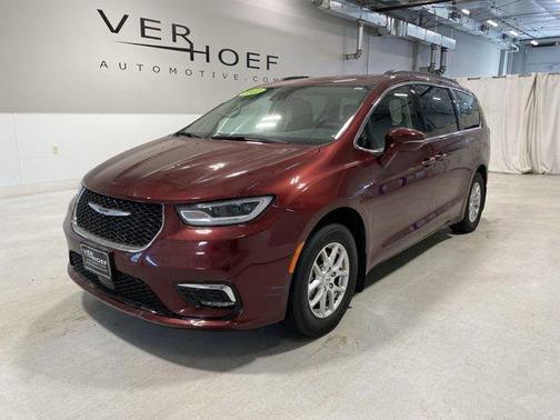 2022 Chrysler Pacifica Touring-L