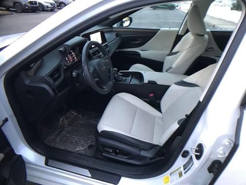 2023 Lexus ES 350 Base