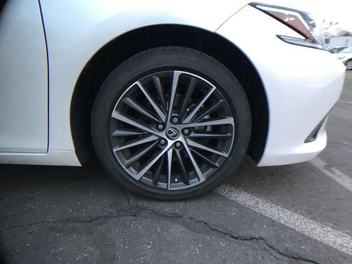 2023 Lexus ES 350 Base