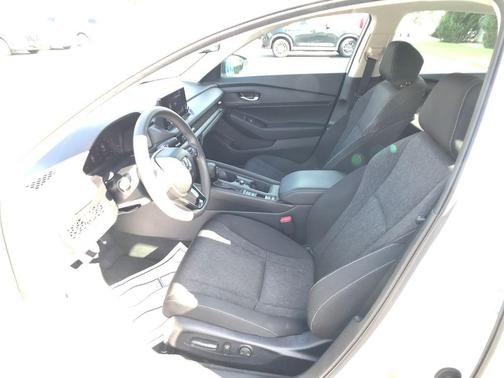 PLATINUM WHITE 2025 Honda Accord SE
