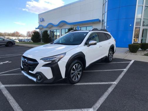 Crystal White Pearl 2024 Subaru Outback Touring XT