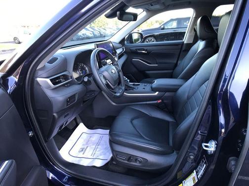 2023 Toyota Highlander Hybrid XLE