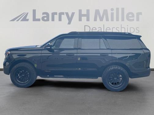 AGATE BLACK METALLIC 2025 Ford Expedition TREMOR