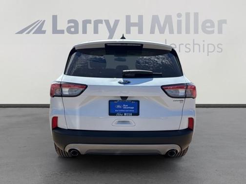OXFORD WHITE 2022 Ford Escape SE