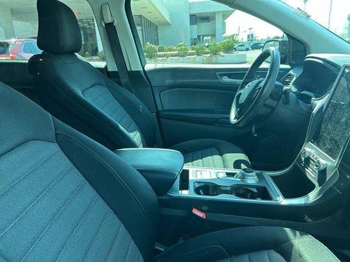 2022 Ford Edge SE