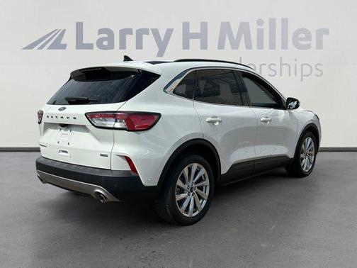 2022 Ford Escape Titanium Hybrid