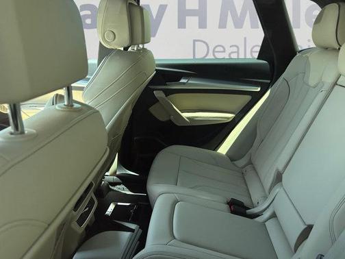 2024 Audi Q5 45 S line quattro Premium